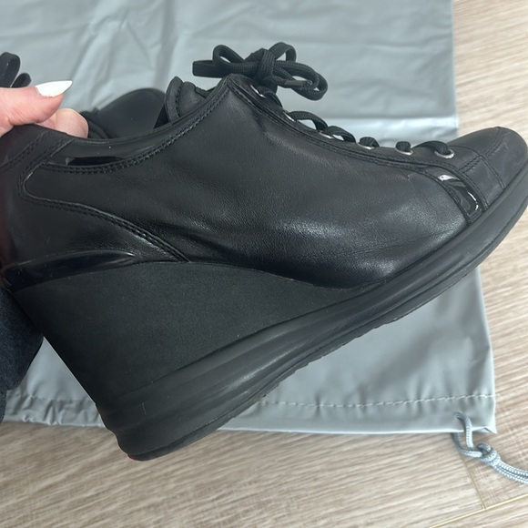 Prada women’s Black Leather wedge shoe - Picture 5 of 6